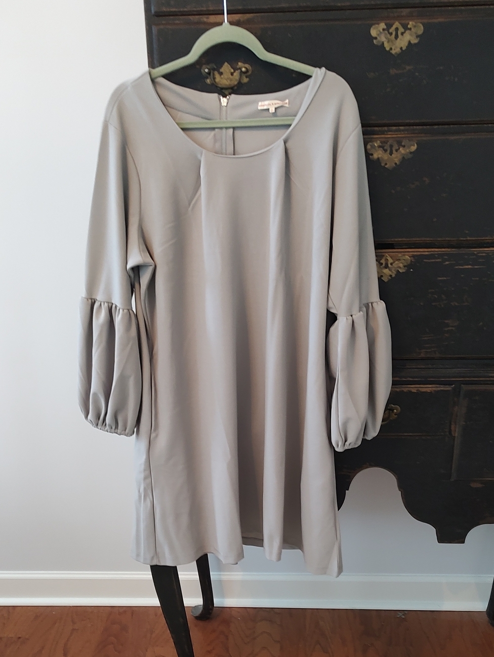 Light Gray Balloon-Sleeve Shift Dress